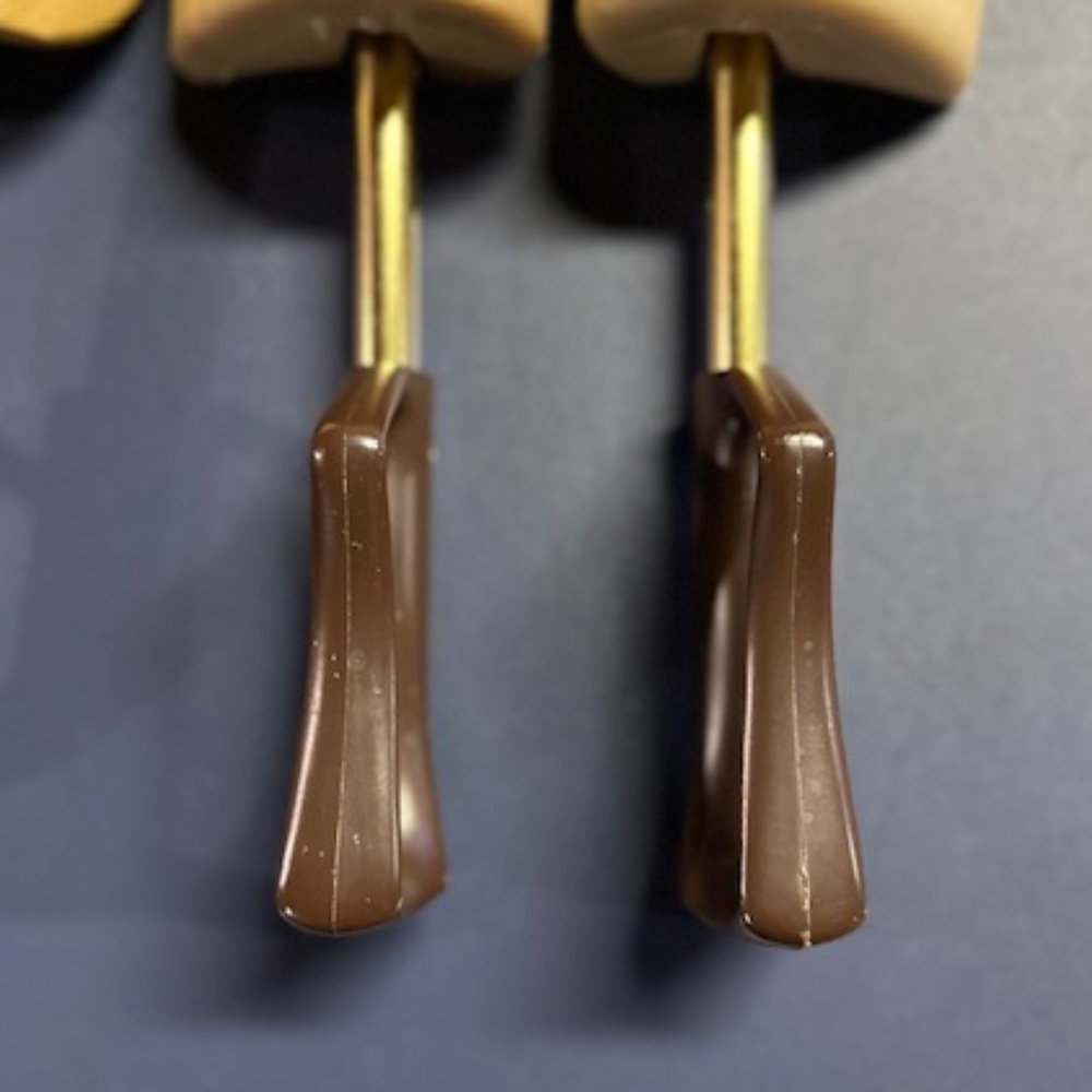 2 Pair Plastic Shoe Stretchers/Trees - Picture 5 of 8